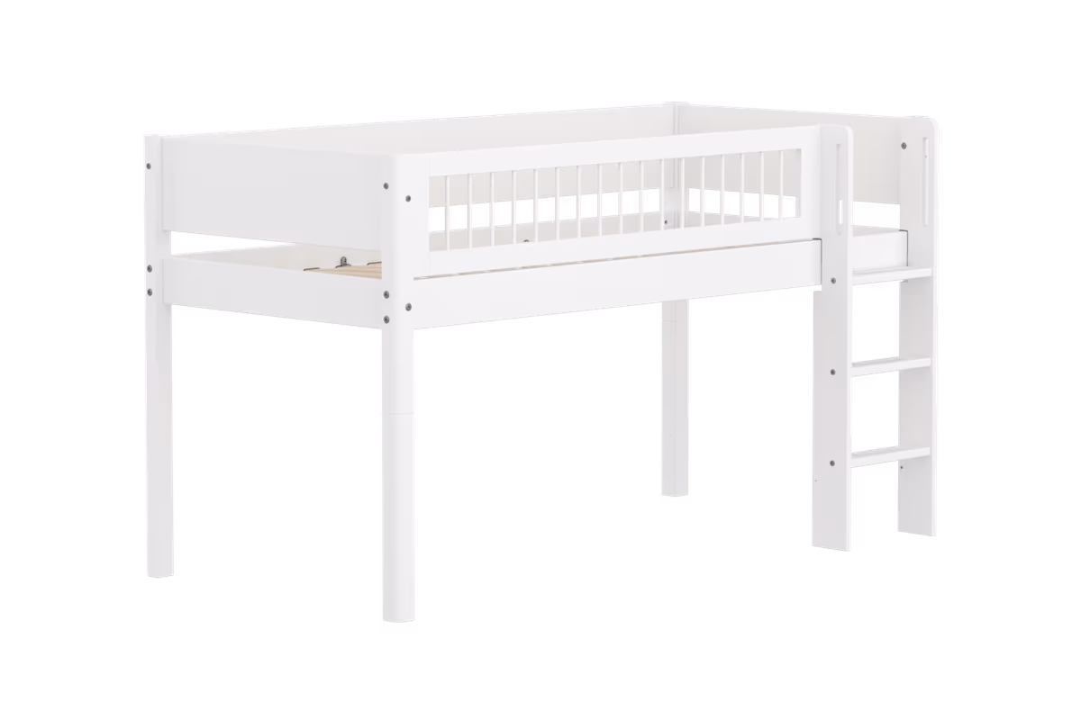 Halbhohes Kinderbett